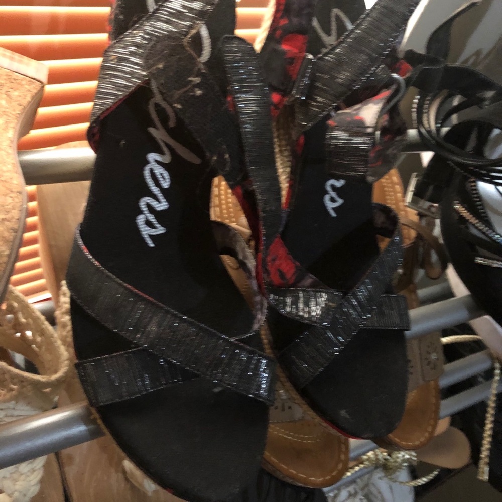 Skechers metallic black strappy wedges sandals 10